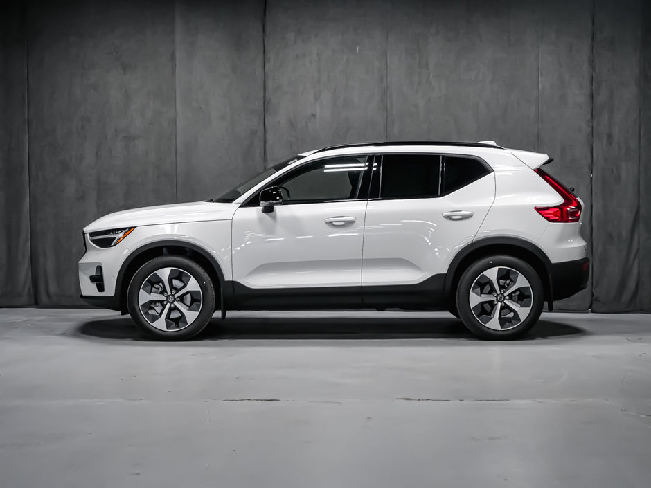 Volvo XC40 Plus Dark 2025-3