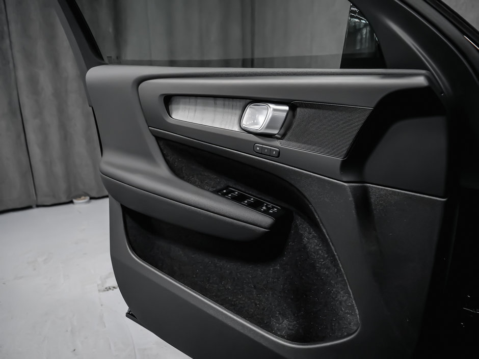 Volvo XC40 Core Bright Theme 2025-8