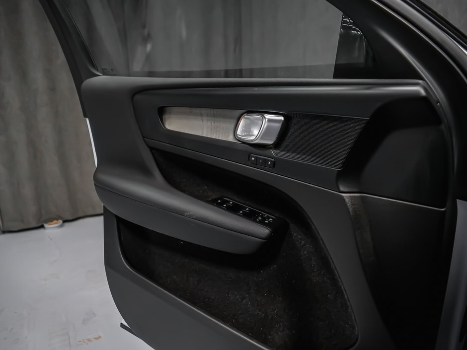 2025 Volvo XC40 B5 PLUS DARK CLIMATE-7