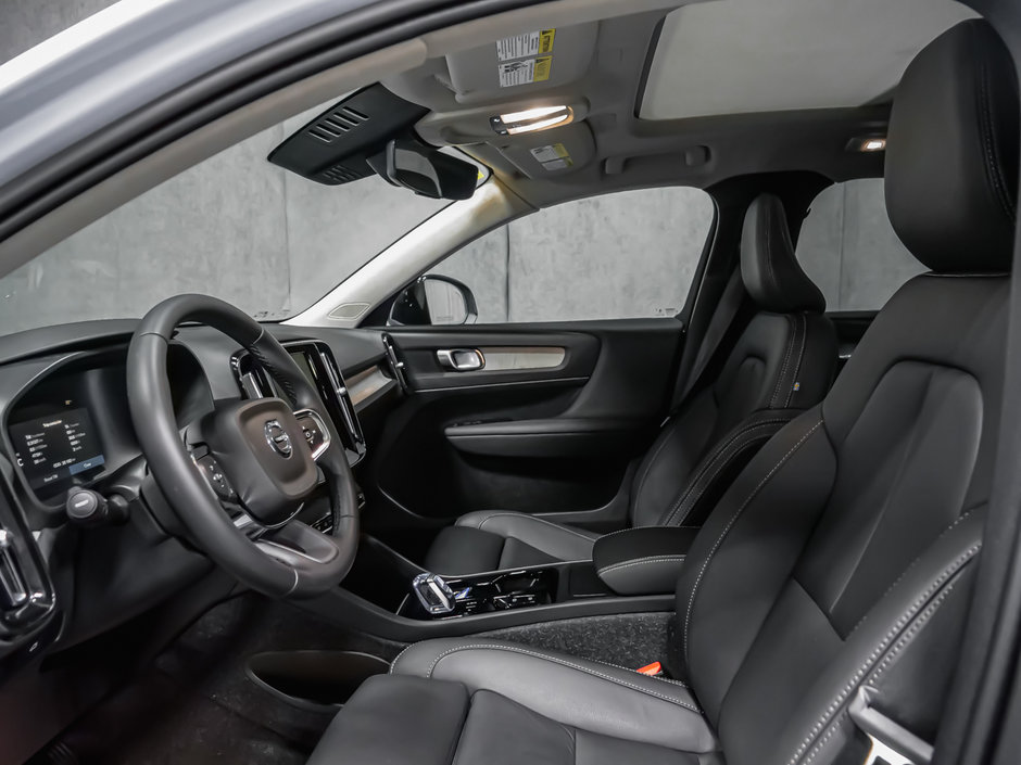 2025 Volvo XC40 B5 PLUS DARK CLIMATE-9