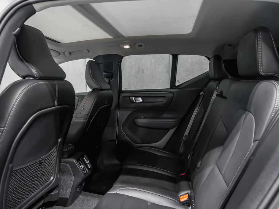 2025 Volvo XC40 B5 PLUS DARK CLIMATE-10