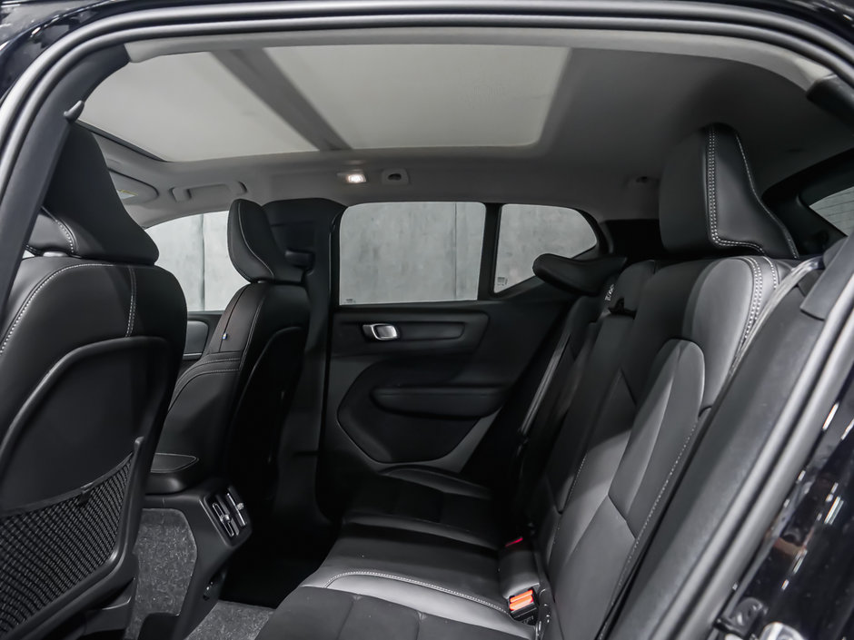 2025 Volvo XC40 B5 PLUS DARK CLIMATE-10