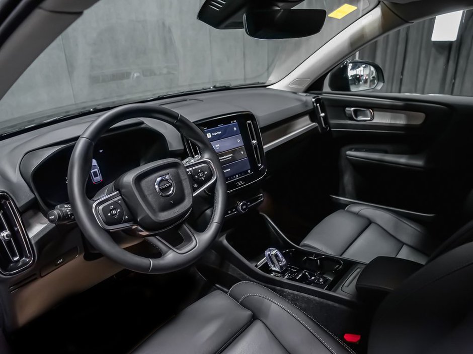 2025 Volvo XC40 B5 PLUS DARK CLIMATE-6