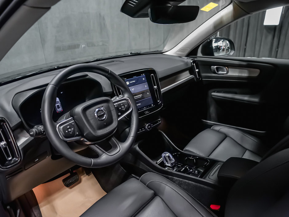 2025 Volvo XC40 B5 PLUS DARK CLIMATE-6