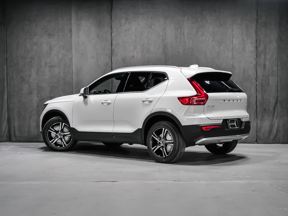2025 Volvo XC40 Core Bright-3