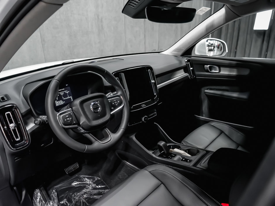 2025 Volvo XC40 Core Bright-6