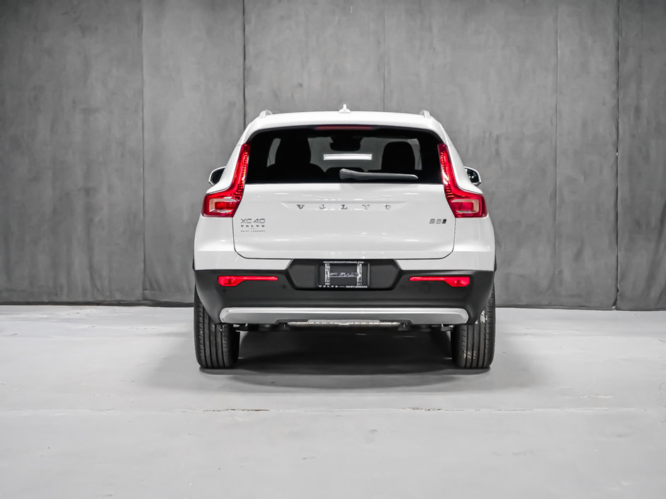 2025 Volvo XC40 Core Bright-5