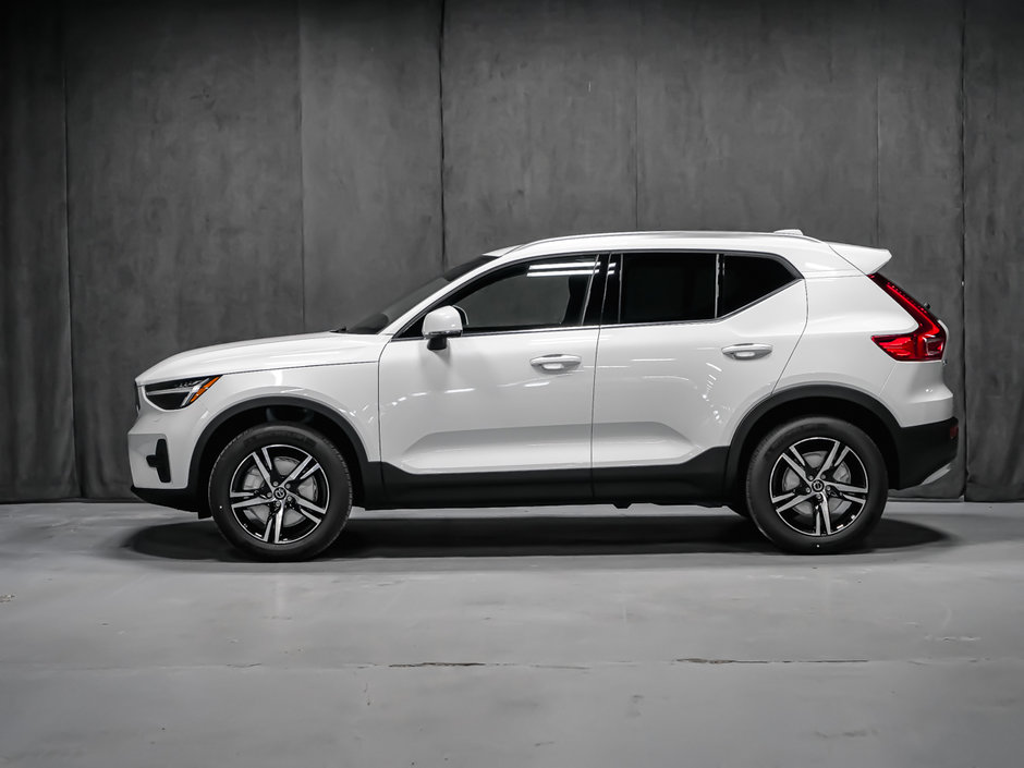 2025 Volvo XC40 Core Bright-4