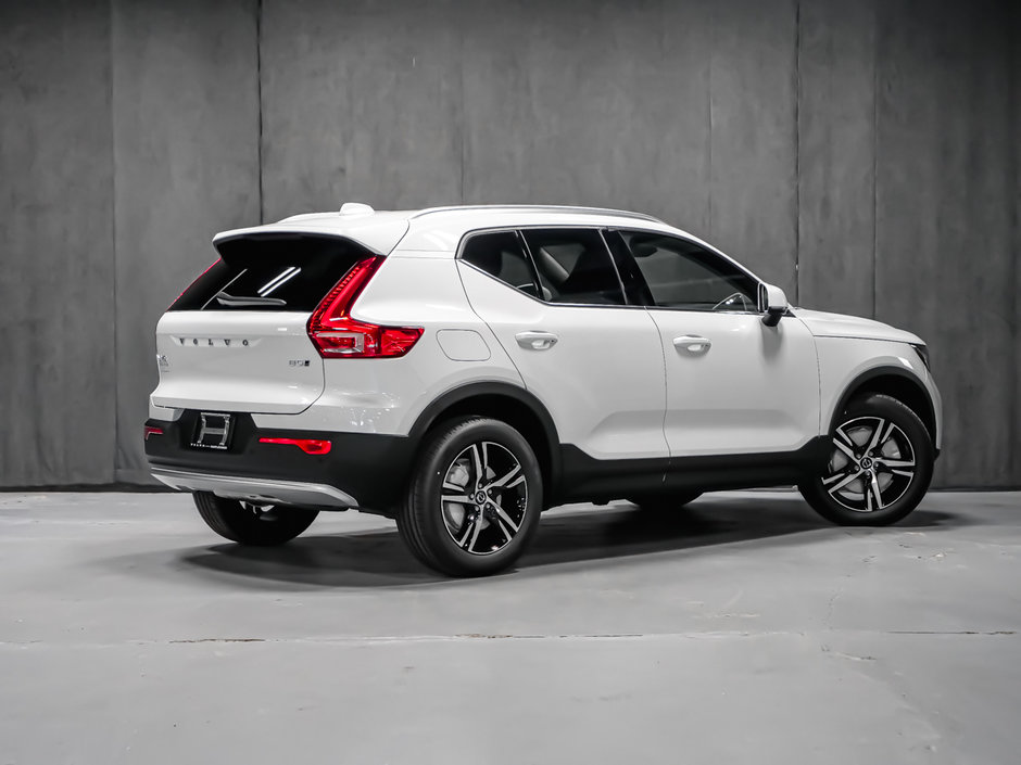 2025 Volvo XC40 Core Bright-2