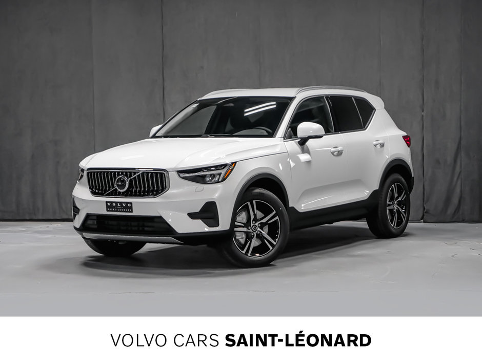 2025 Volvo XC40 Core Bright-0