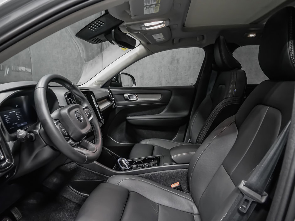 Volvo XC40 B5 PLUS DARK 2025-13