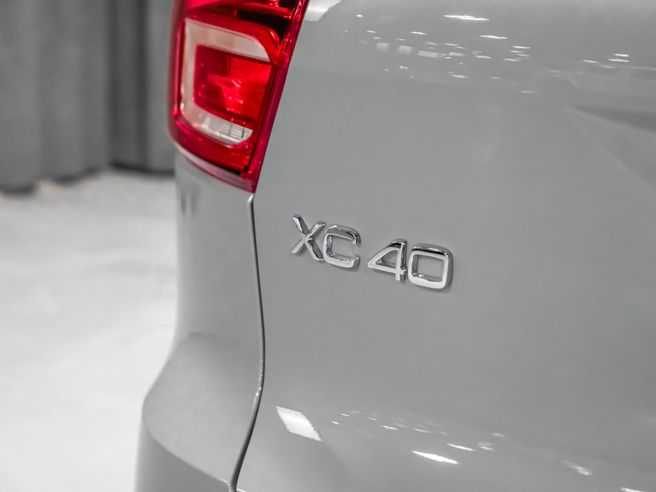 Volvo XC40 B5 PLUS DARK 2025-6