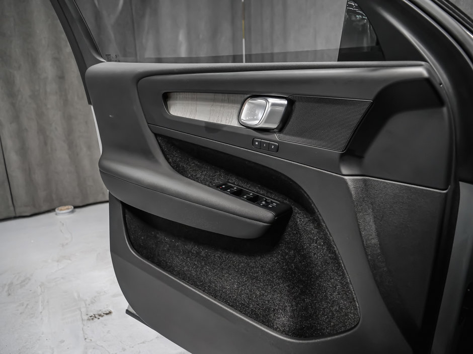Volvo XC40 B5 PLUS DARK 2025-10