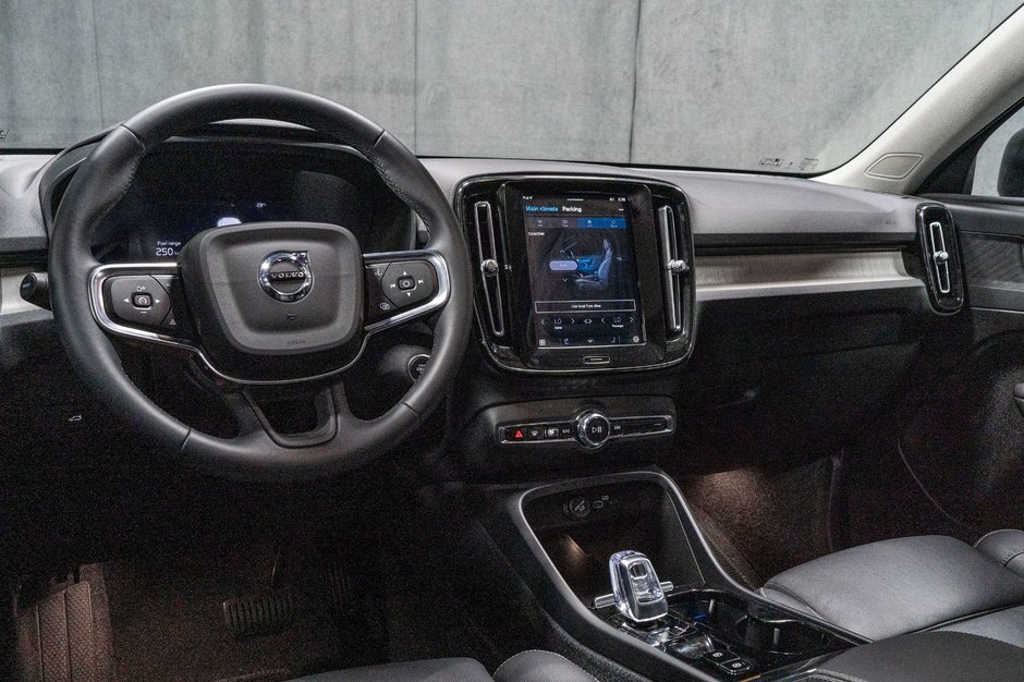 2025 Volvo XC40 B5 PLUS DARK CLIMATE-7