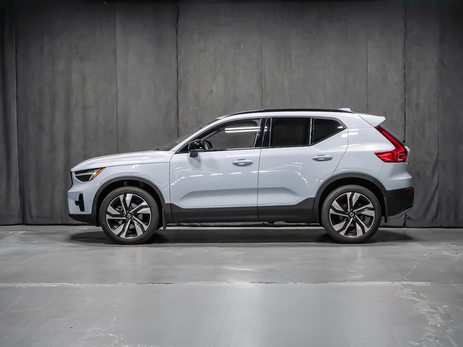2025 Volvo XC40 B5 PLUS DARK CLIMATE-3
