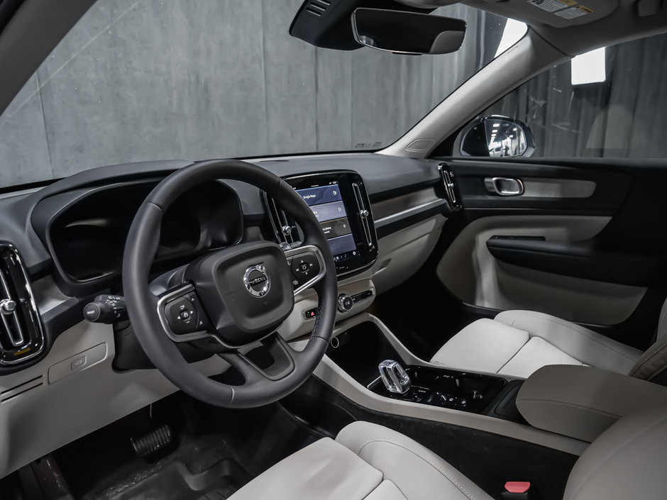 2025 Volvo XC40 B5 PLUS DARK CLIMATE-8
