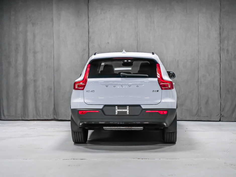 2025 Volvo XC40 B5 PLUS DARK CLIMATE-4