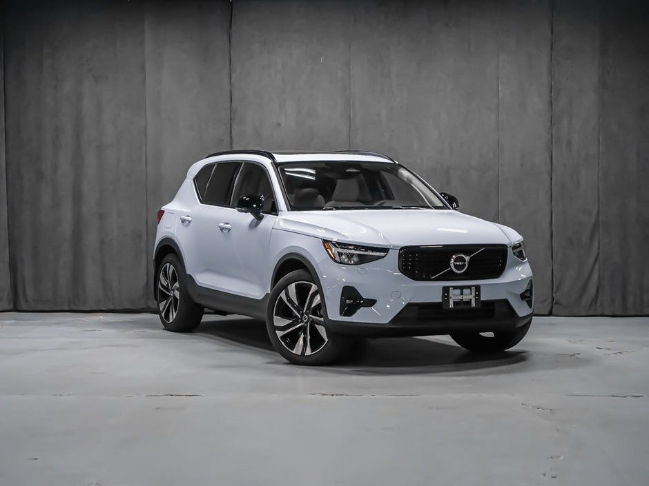 2025 Volvo XC40 B5 PLUS DARK CLIMATE-1