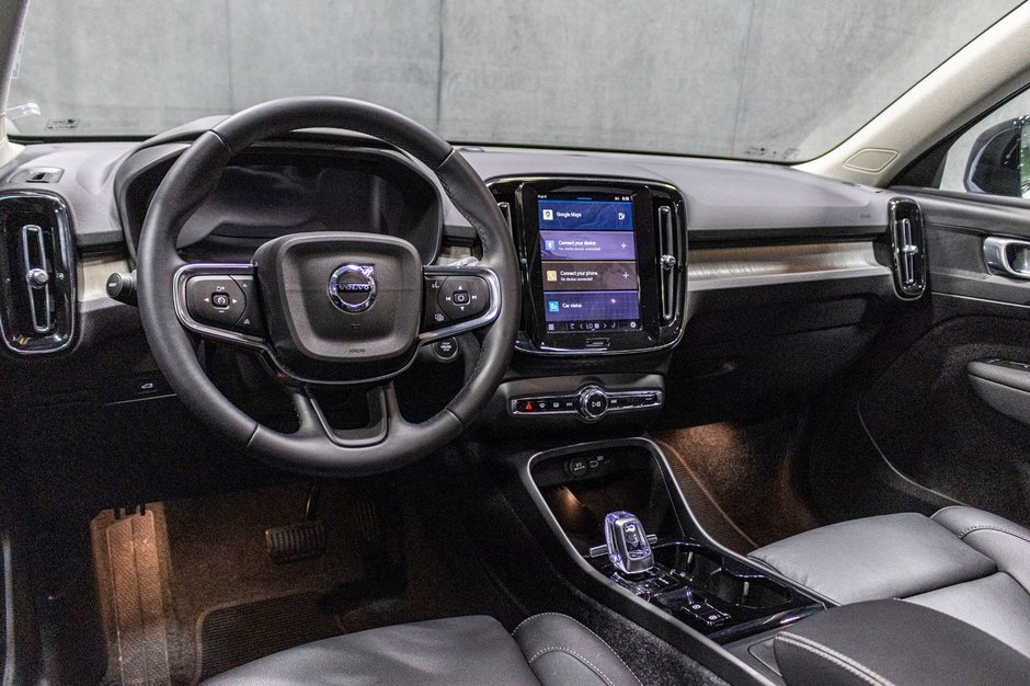 2025 Volvo XC40 B5 PLUS DARK CLIMATE-10
