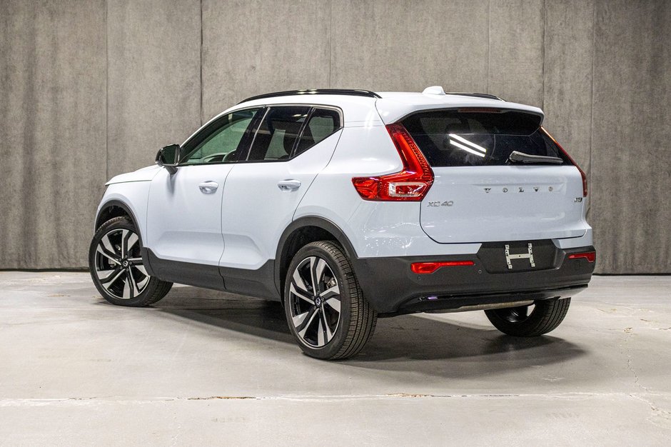 2025 Volvo XC40 B5 PLUS DARK CLIMATE-4