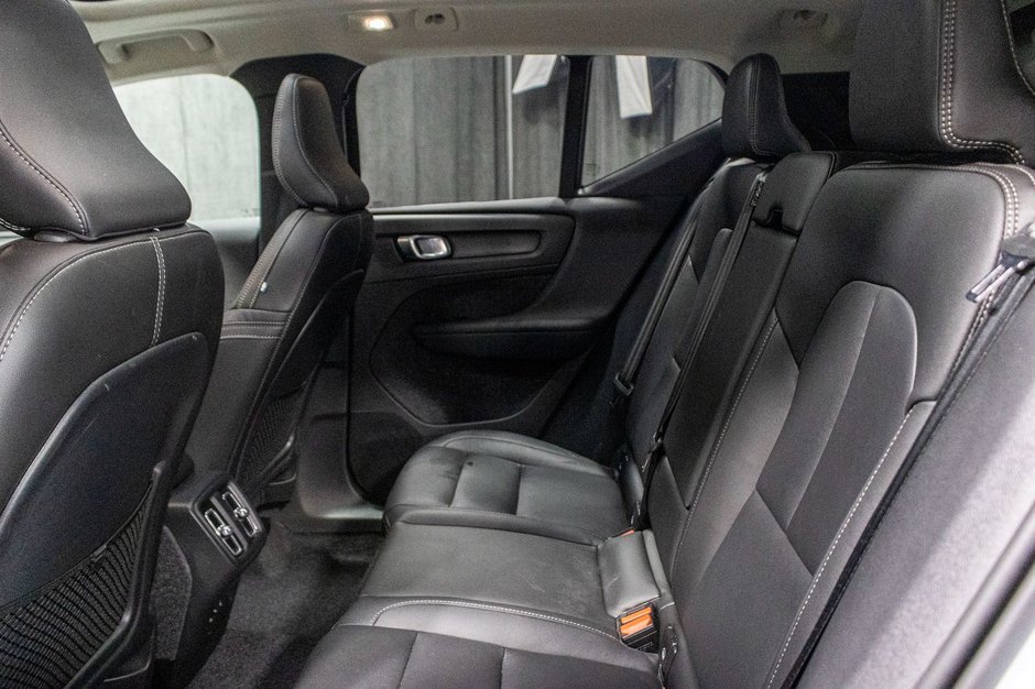 2025 Volvo XC40 B5 PLUS DARK CLIMATE-18
