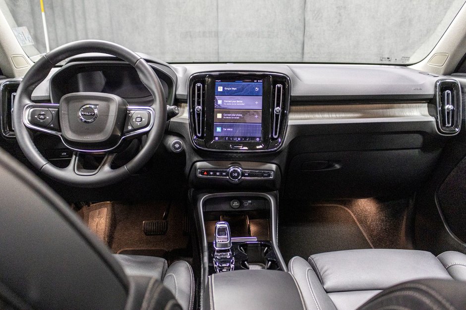 2025 Volvo XC40 B5 PLUS DARK CLIMATE-11