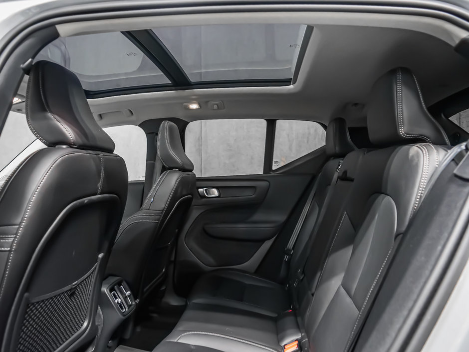 Volvo XC40 B5 ULTRA DARK 2025-15