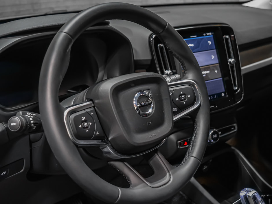 Volvo XC40 B5 ULTRA DARK 2025-10