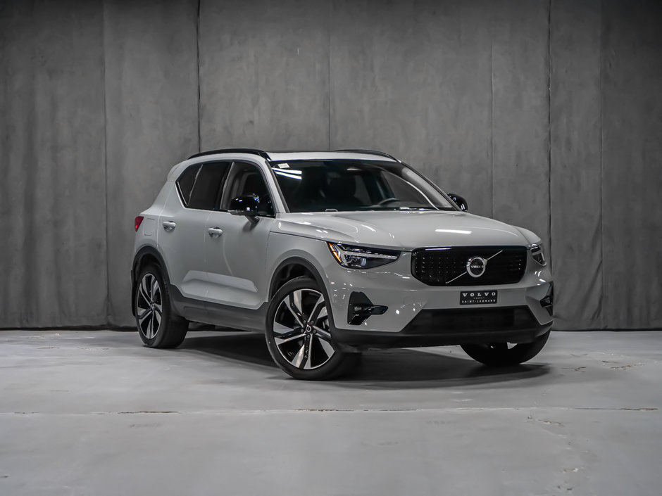 Volvo XC40 B5 ULTRA DARK 2025-1