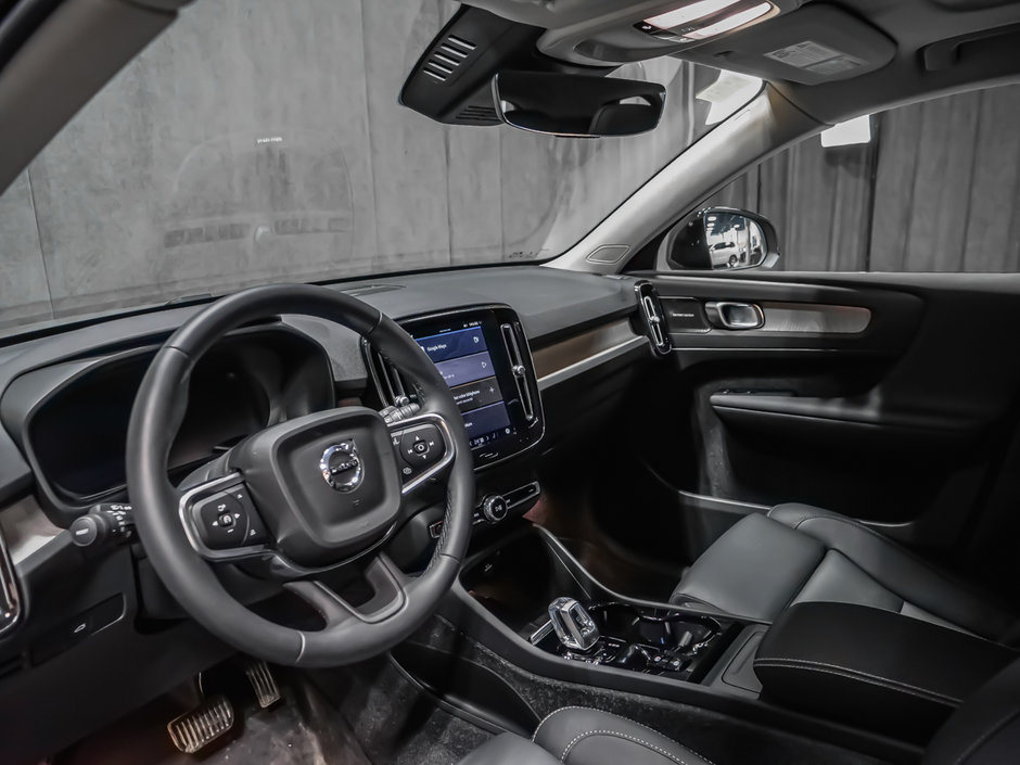 Volvo XC40 B5 ULTRA DARK 2025-8