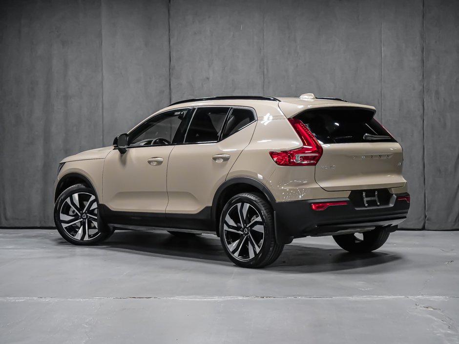 2025 Volvo XC40 B5 PLUS DARK CLIMATE-4