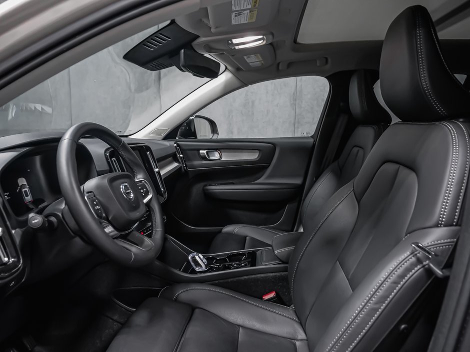 2025 Volvo XC40 B5 PLUS DARK CLIMATE-11