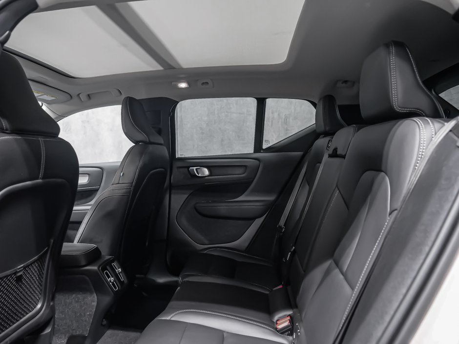 2025 Volvo XC40 B5 PLUS DARK CLIMATE-12