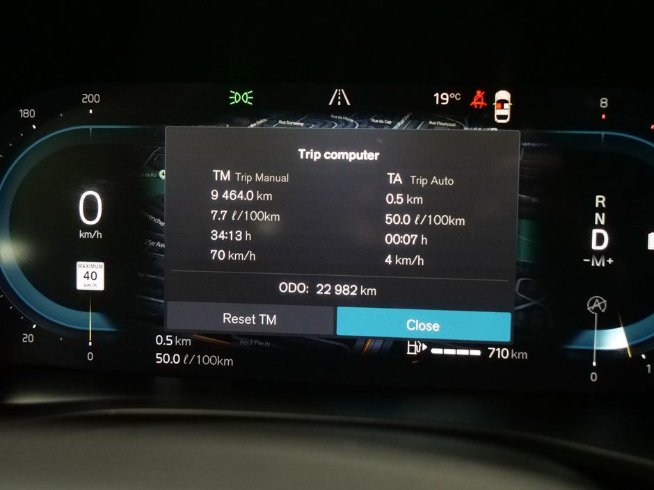 2025 Volvo XC40 B5 PLUS DARK CLIMATE-10