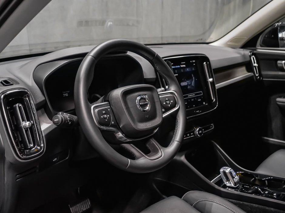 2025 Volvo XC40 B5 PLUS DARK CLIMATE-8