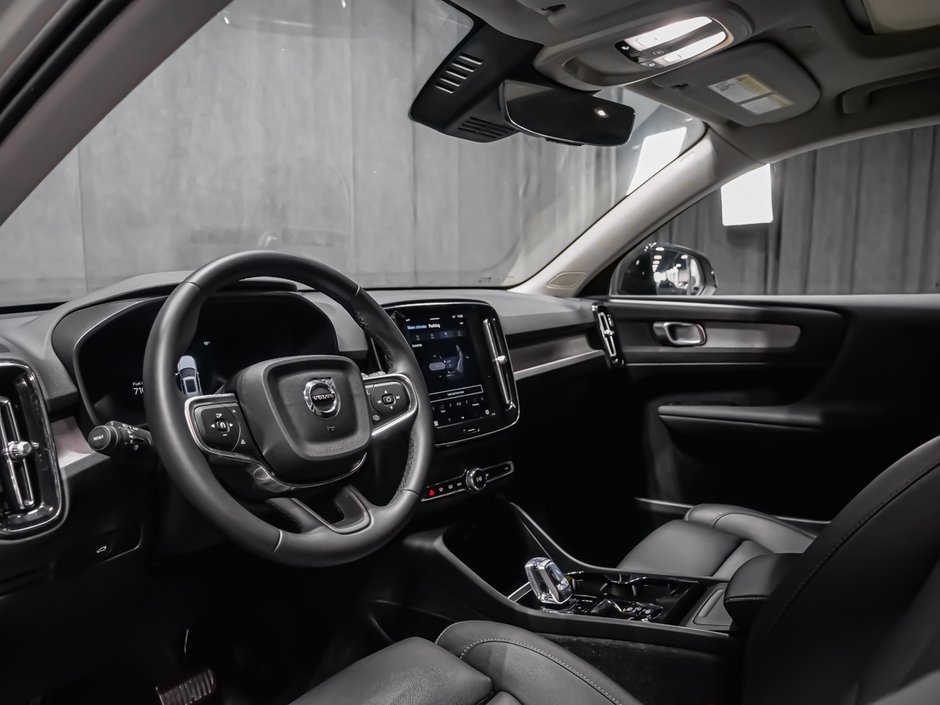 2025 Volvo XC40 B5 PLUS DARK CLIMATE-6