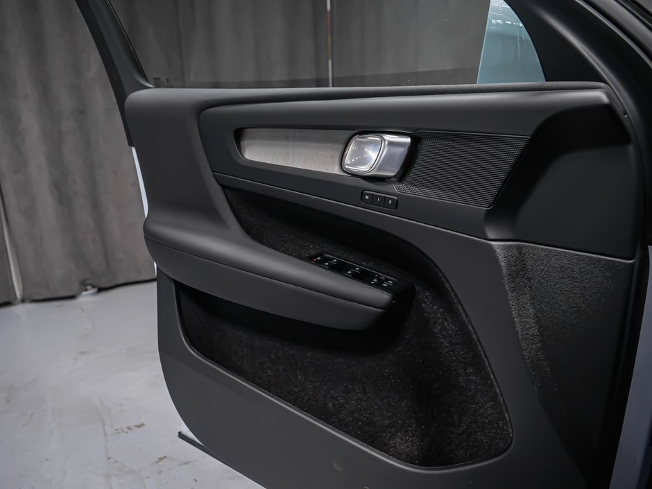 2025 Volvo XC40 B5 CORE BRIGHT CLIMATE-10