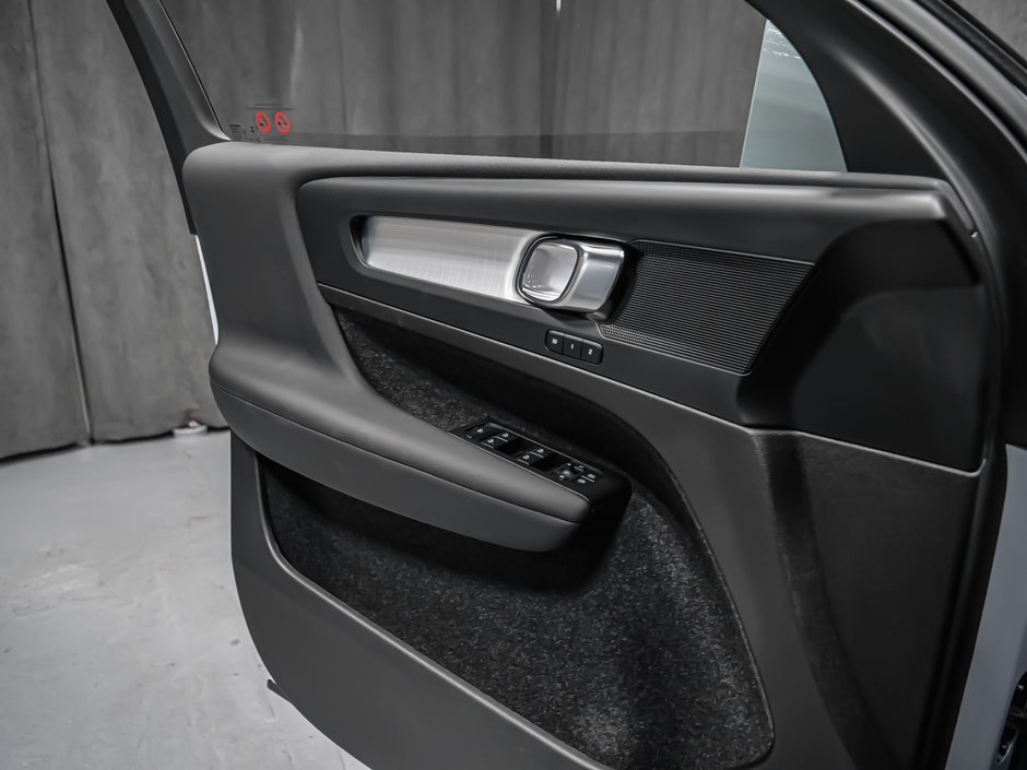 Volvo XC40 B5 CORE BRIGHT 2025-9