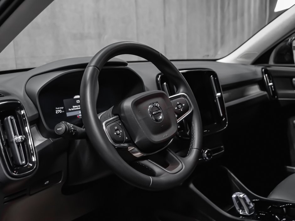 2025 Volvo XC40 B5 PLUS DARK CLIAMTE-10