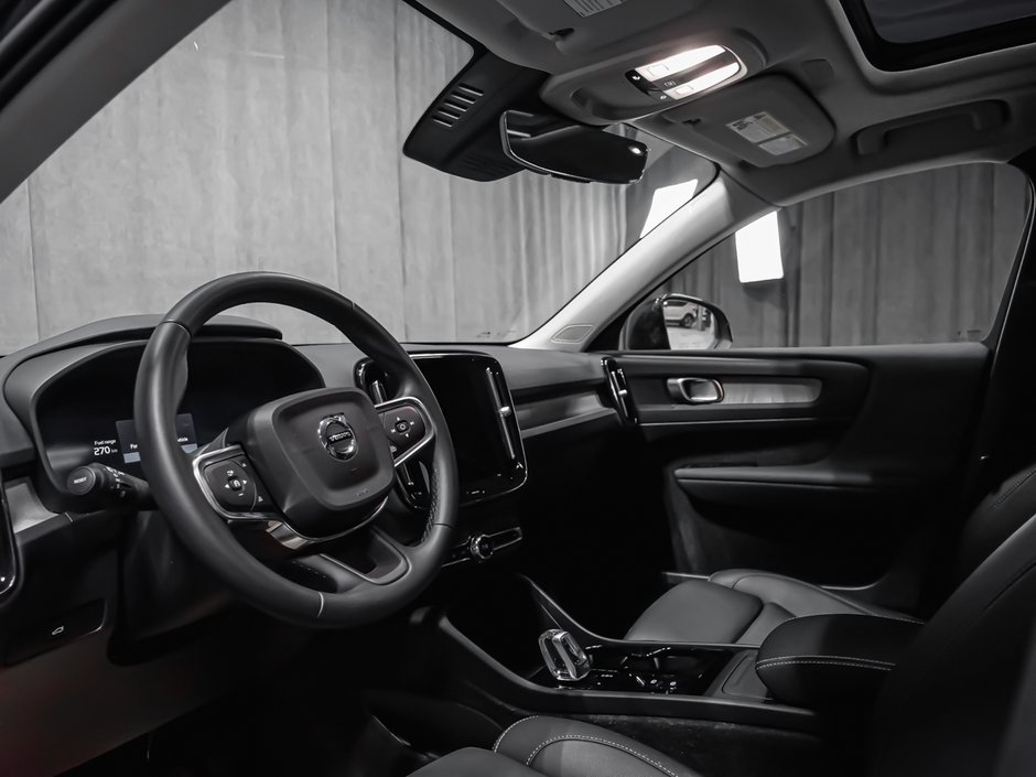 2025 Volvo XC40 B5 PLUS DARK CLIAMTE-8