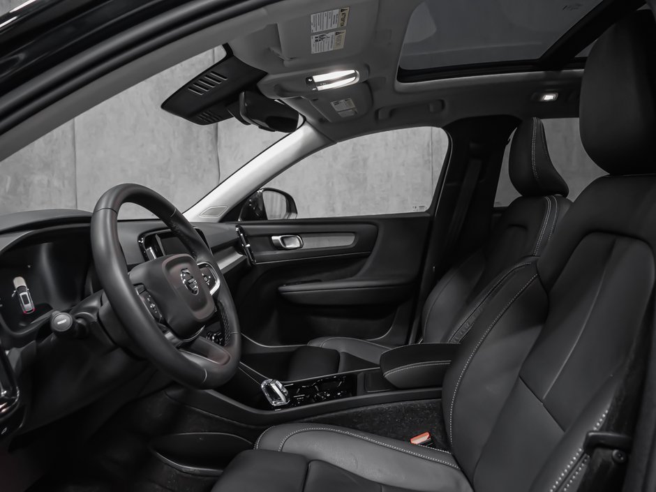 2025 Volvo XC40 B5 PLUS DARK CLIAMTE-12