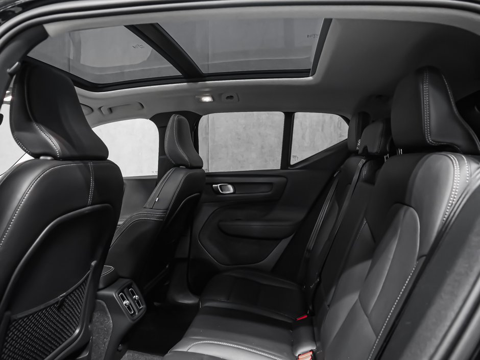 2025 Volvo XC40 B5 PLUS DARK CLIAMTE-13