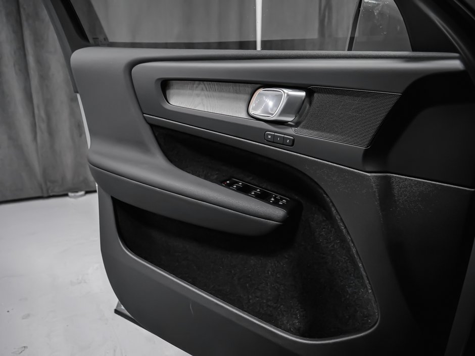 2025 Volvo XC40 B5 CORE BRIGHT CLIMATE-9