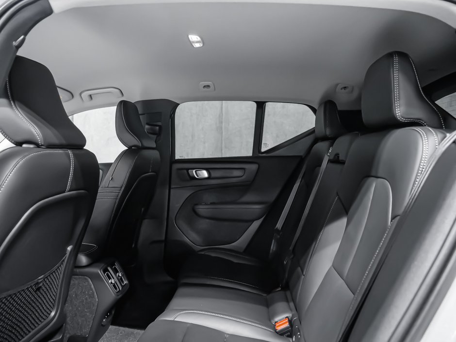 2025 Volvo XC40 B5 CORE BRIGHT CLIMATE-11