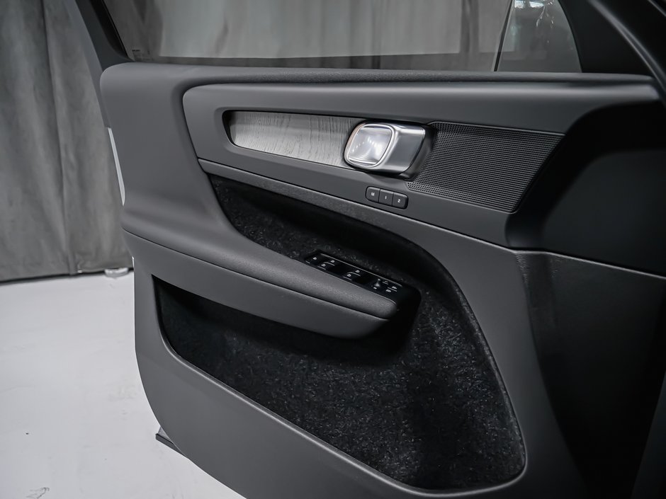 2025 Volvo XC40 B5 CORE BRIGHT CLIMATE-9
