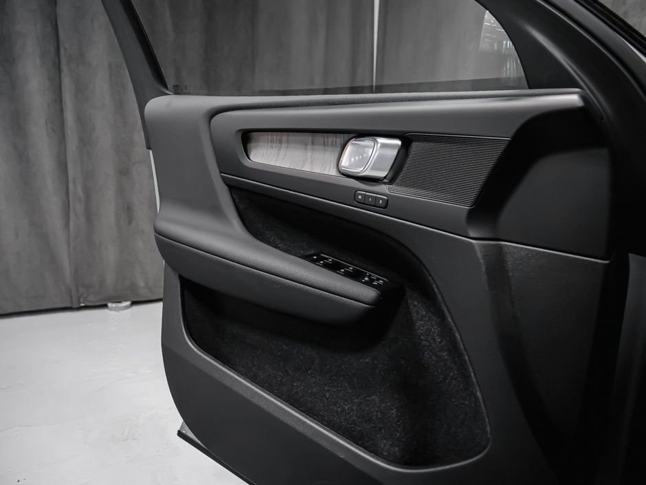2025 Volvo XC40 B5 CORE BRIGHT CLIMATE-8