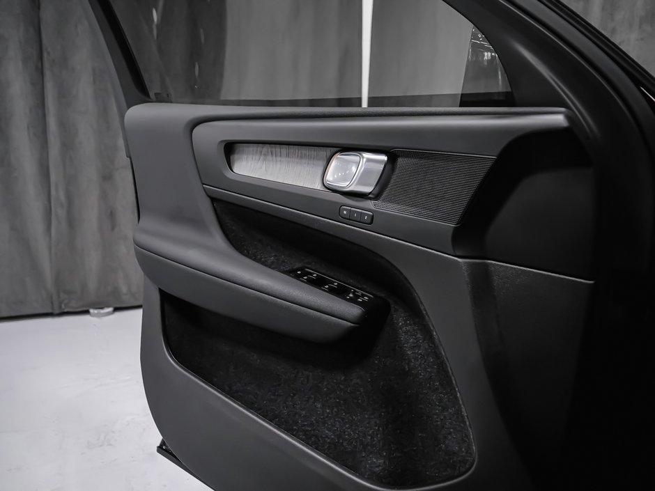 2025 Volvo XC40 B5 CORE BRIGHT CLIMATE-8