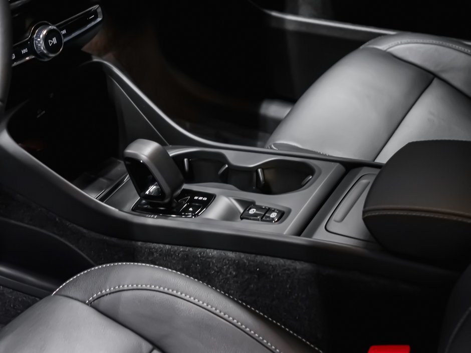 2025 Volvo XC40 B5 CORE BRIGHT CLIMATE-6
