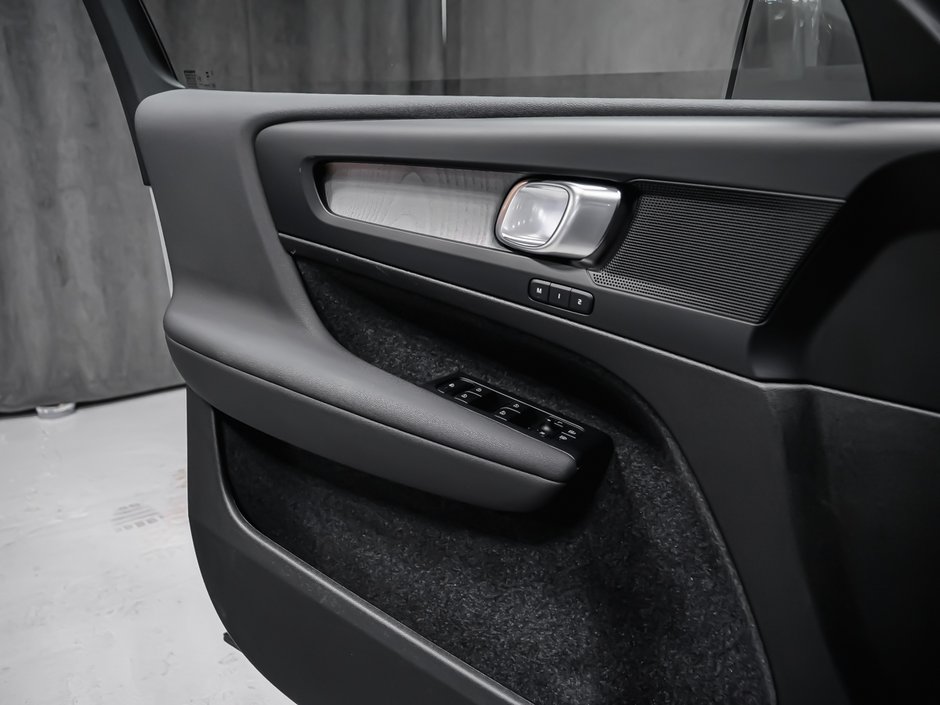 2025 Volvo XC40 B5 CORE BRIGHT CLIMATE-8