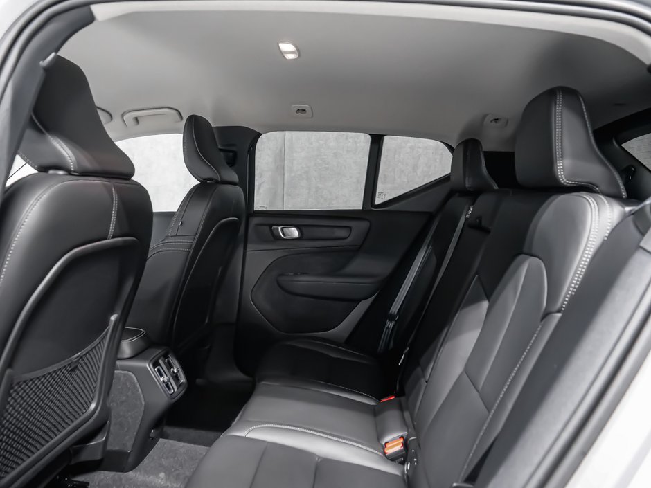 2025 Volvo XC40 B5 CORE BRIGHT CLIMATE-11